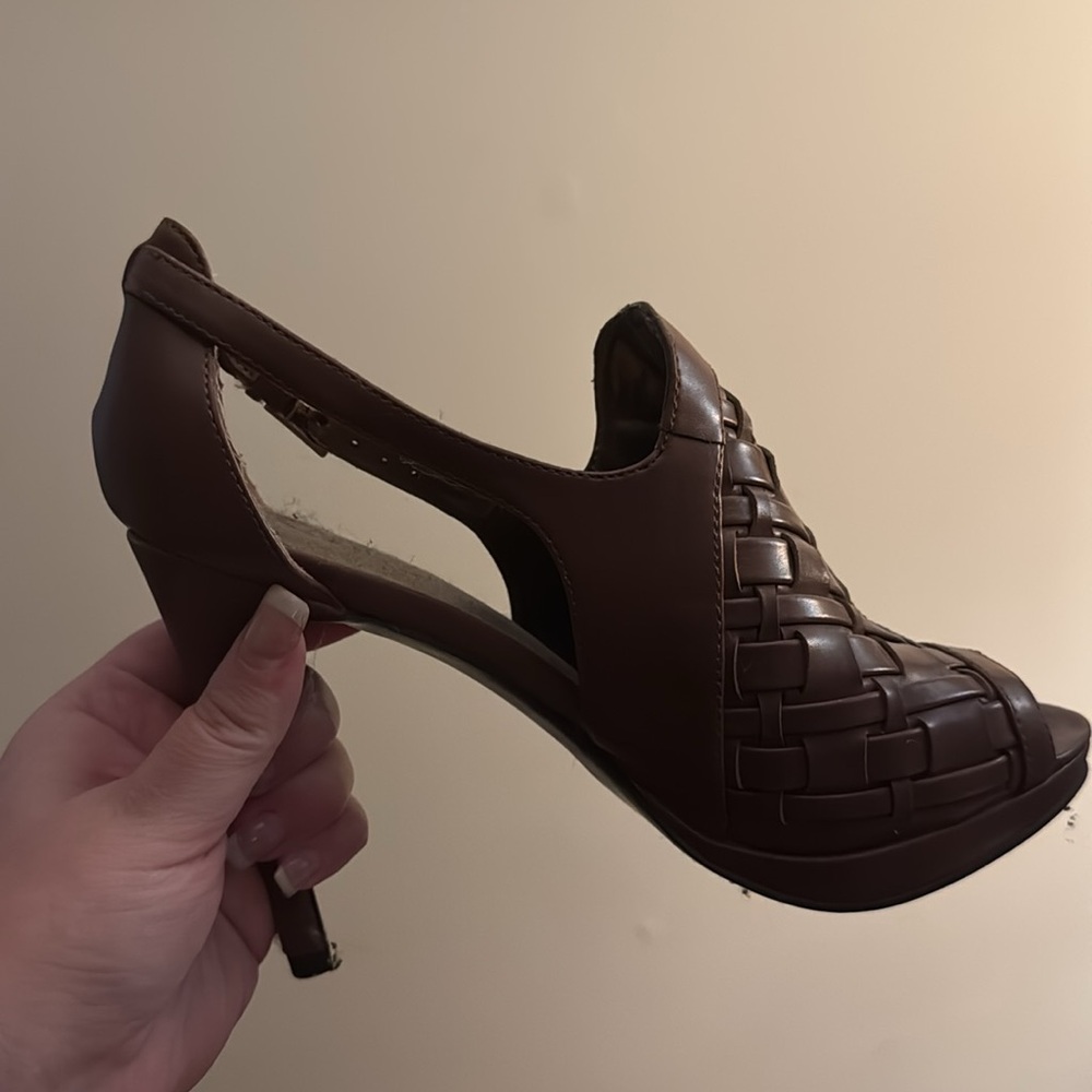 Carlos by Carlos Santana Brown heels size 8